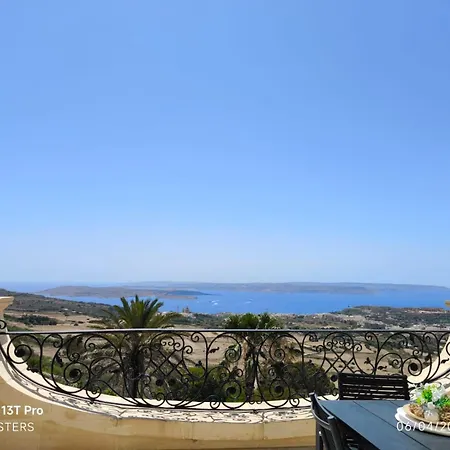 Penthouse Views דירה