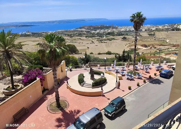 Penthouse Views דירה